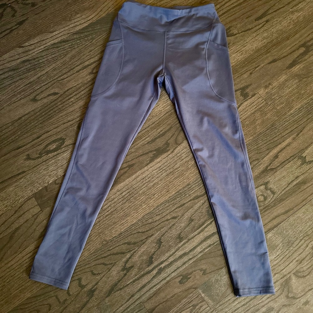 Blue workout leggings in size medium with side pockets.